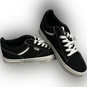 ✨NWOT✨ Never Worn, Size 8, Vans Sneakers